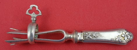 Bone Holder w/ leaf handle and plated implement for cutlets 3 5/8